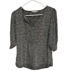 🌿🍃🍂🍁 Women’s blouse with v-neck cutout and studs - XS